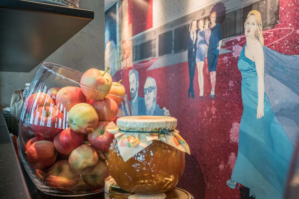 Motel One Berlin-Upper West Ресторан фото